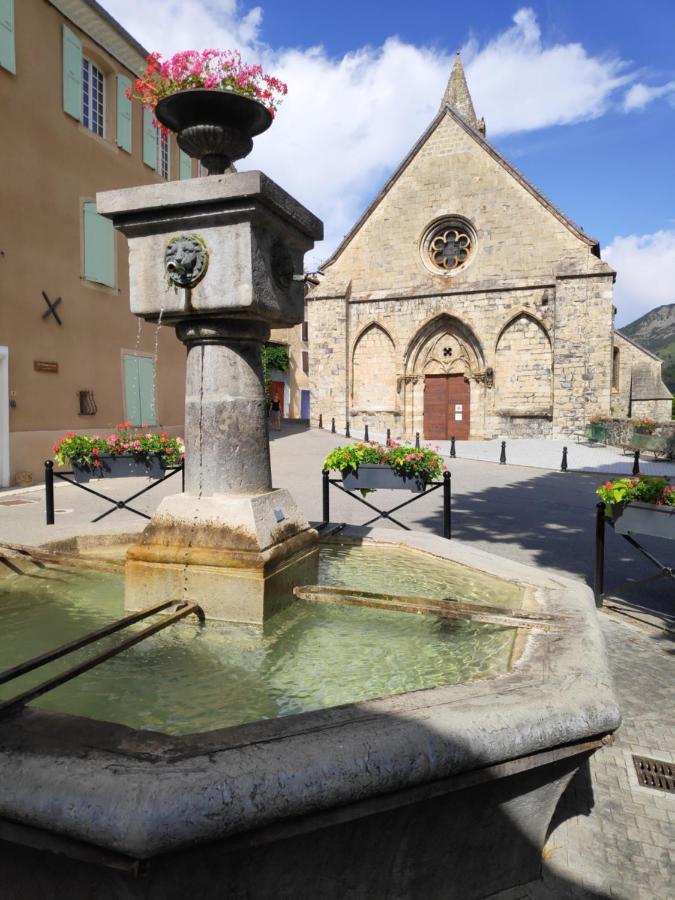 Gîte La Tanière Des Alpes Bayons Extérieur photo